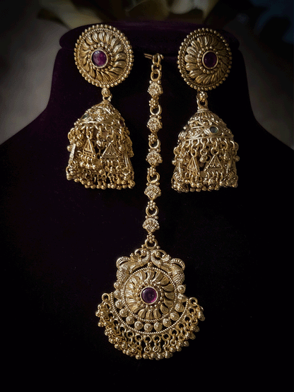 Circular center with side peacock design mesh design triangular hangings rajputi choker(with jhoomkies and maangtika)