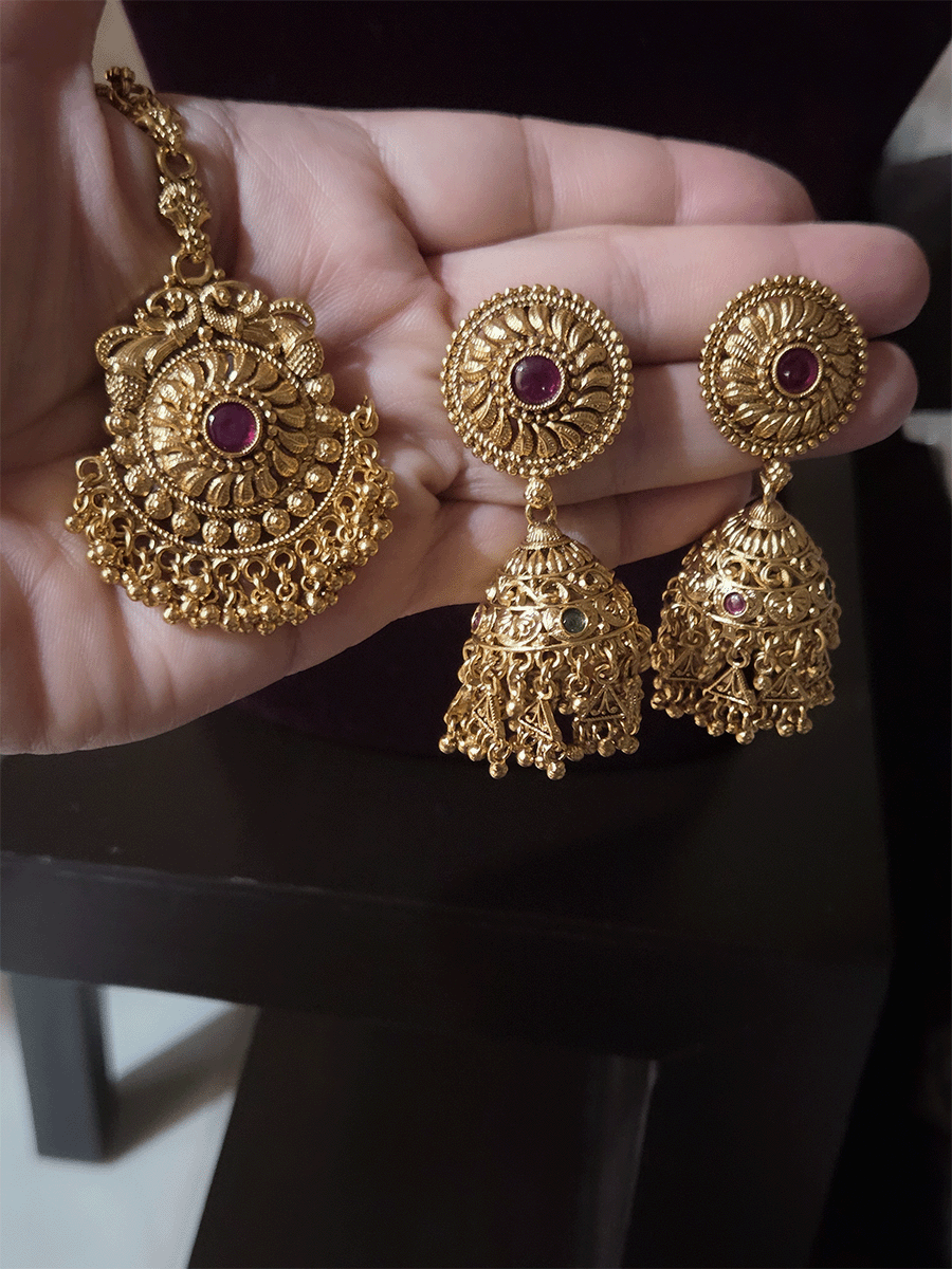 Circular center with side peacock design mesh design triangular hangings rajputi choker(with jhoomkies and maangtika)