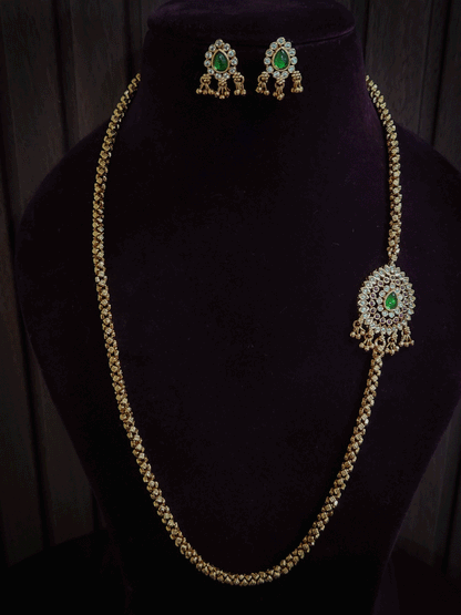 Thick self design gold chain with leaf design ghunghru hanging side brooch set