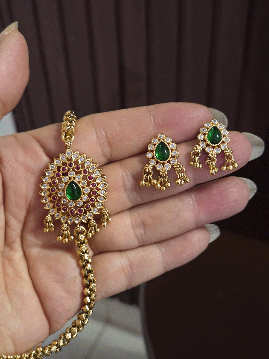 Thick self design gold chain with leaf design ghunghru hanging side brooch set