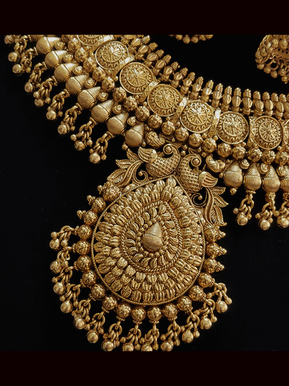 Broad circular design with ghunghru hanging gold finish set and leaf design tukdi in the center