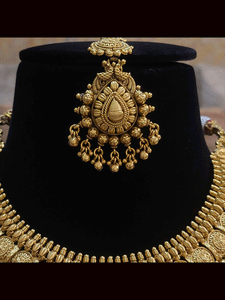Broad circular design with ghunghru hanging gold finish set and leaf design tukdi in the center