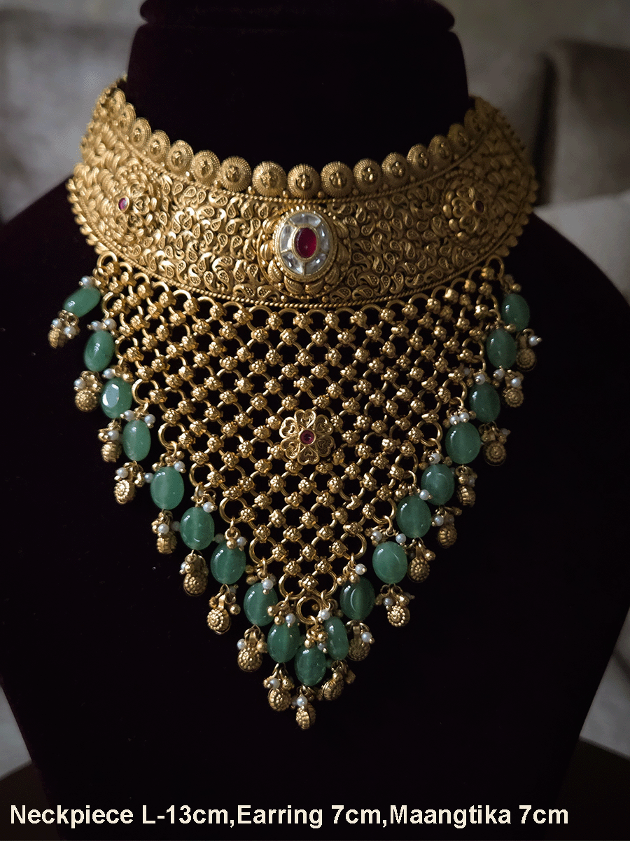 Paisley top design with kundan tukdi center mesh design 13cm long set with green drops