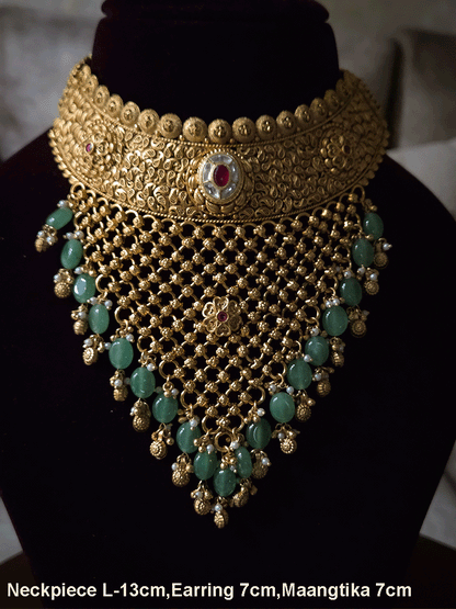 Paisley top design with kundan tukdi center mesh design 13cm long set with green drops