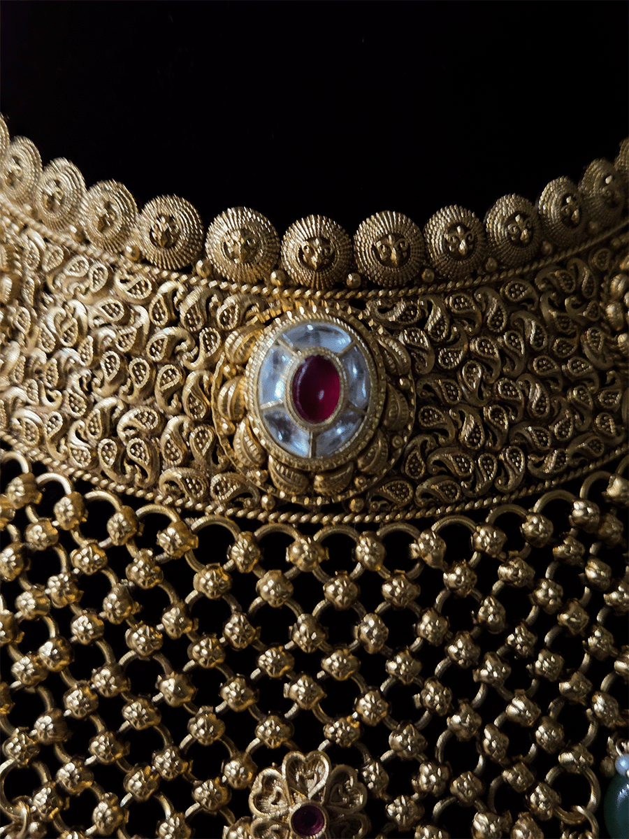 Paisley top design with kundan tukdi center mesh design 13cm long set with green drops