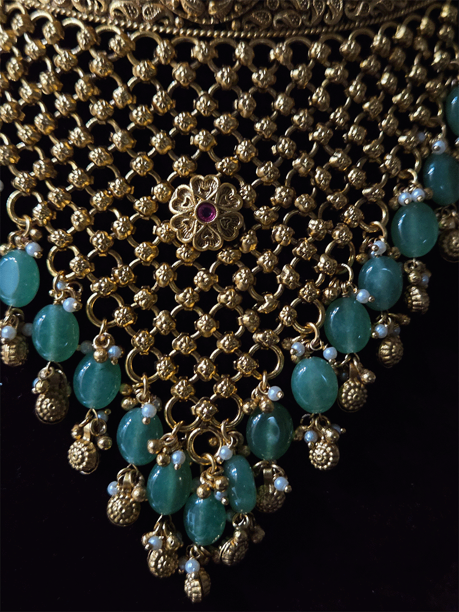 Paisley top design with kundan tukdi center mesh design 13cm long set with green drops