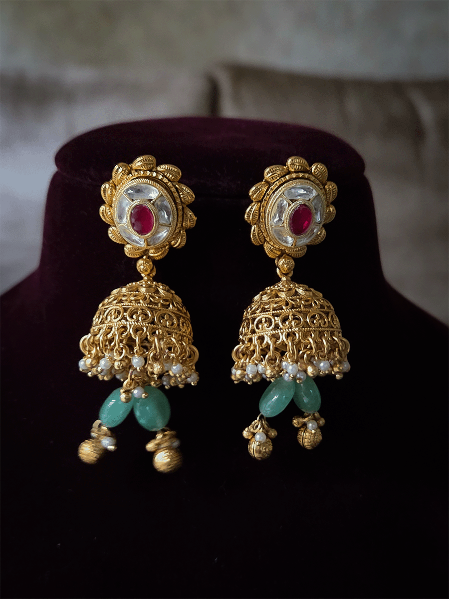 Paisley top design with kundan tukdi center mesh design 13cm long set with green drops