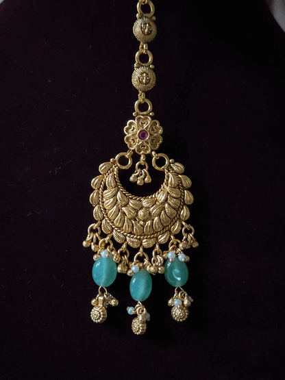 Paisley top design with kundan tukdi center mesh design 13cm long set with green drops