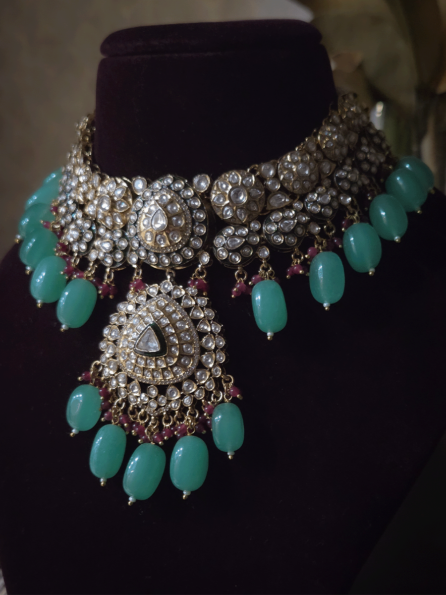 Leaf shaped kundan studded center with green enamel and bold center pendant set