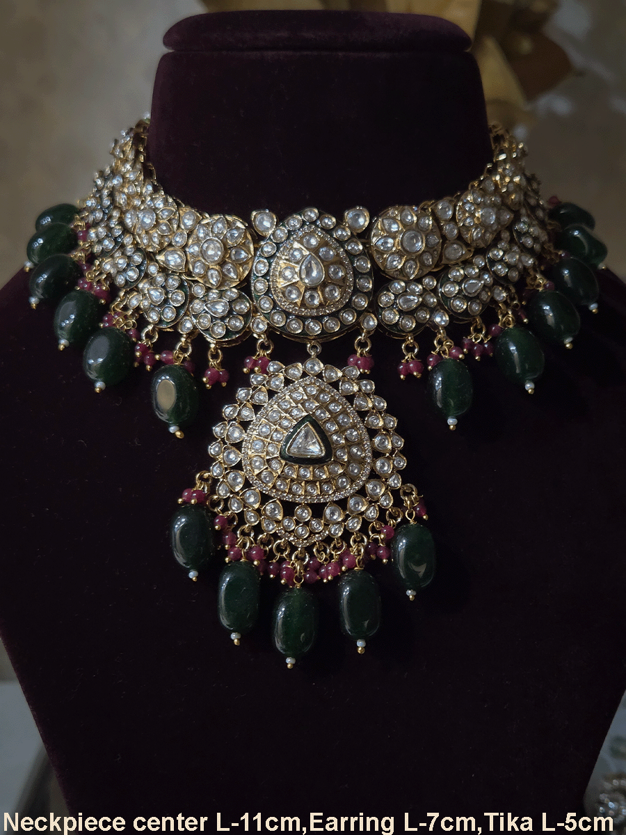 Leaf shaped kundan studded center with green enamel and bold center pendant set