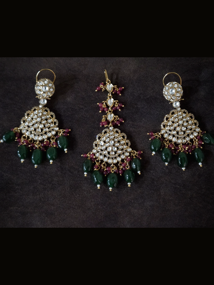 Leaf shaped kundan studded center with green enamel and bold center pendant set