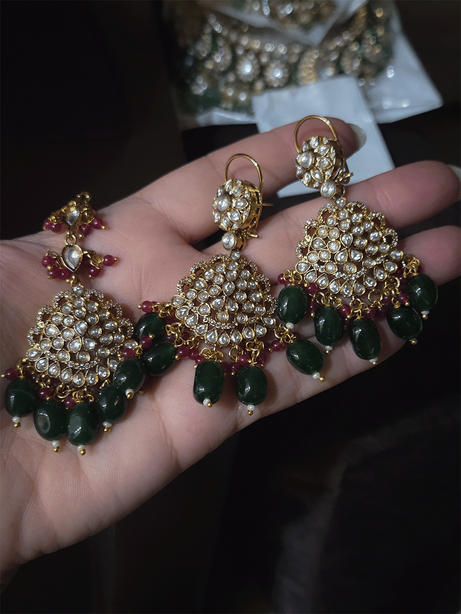 Leaf shaped kundan studded center with green enamel and bold center pendant set