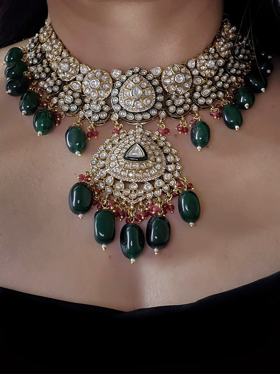 Leaf shaped kundan studded center with green enamel and bold center pendant set
