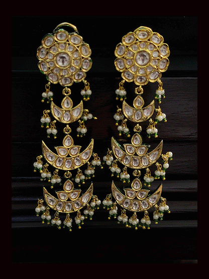 Traditional flower and half moon design kundan tukdies classy set