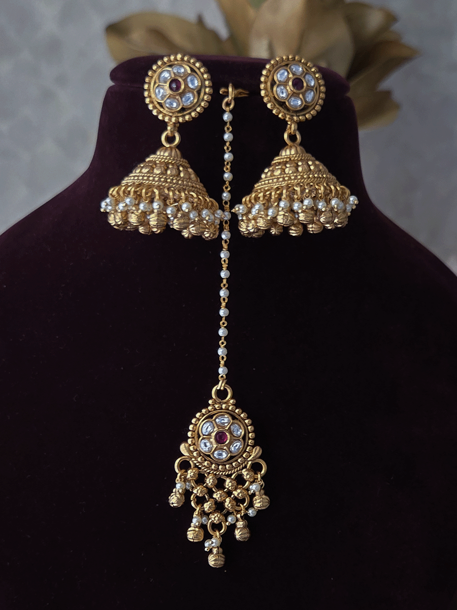 Broad peacock and kundan flower with mesh frill design set