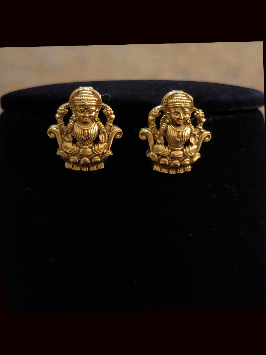 Circular Laxmiji motif pendant set with gold bead chain