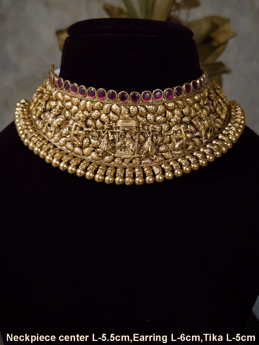 Doli Barat paisley design broad set with ruby stones on top edge and gold bead line on bottom