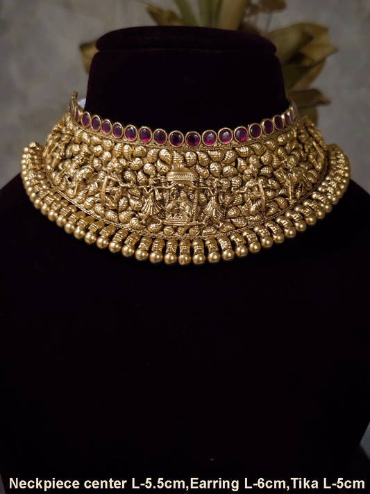 Doli Barat paisley design broad set with ruby stones on top edge and gold bead line on bottom
