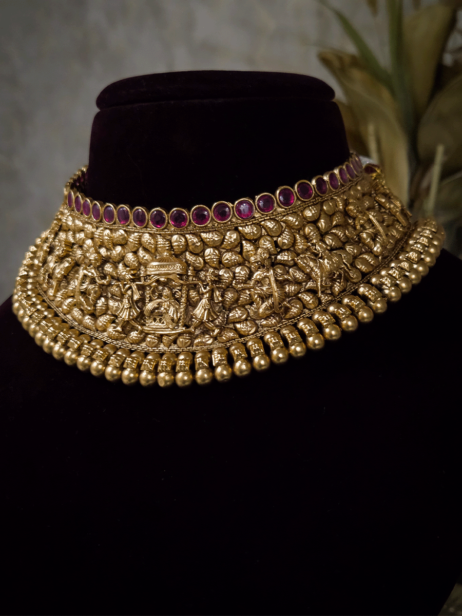 Doli Barat paisley design broad set with ruby stones on top edge and gold bead line on bottom