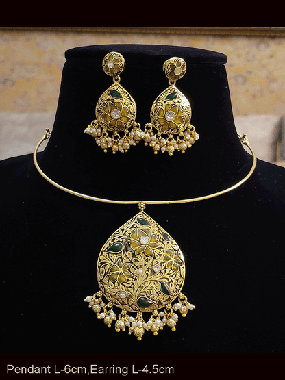 Leaf shaped coloured inlay intricate design gold hasli set