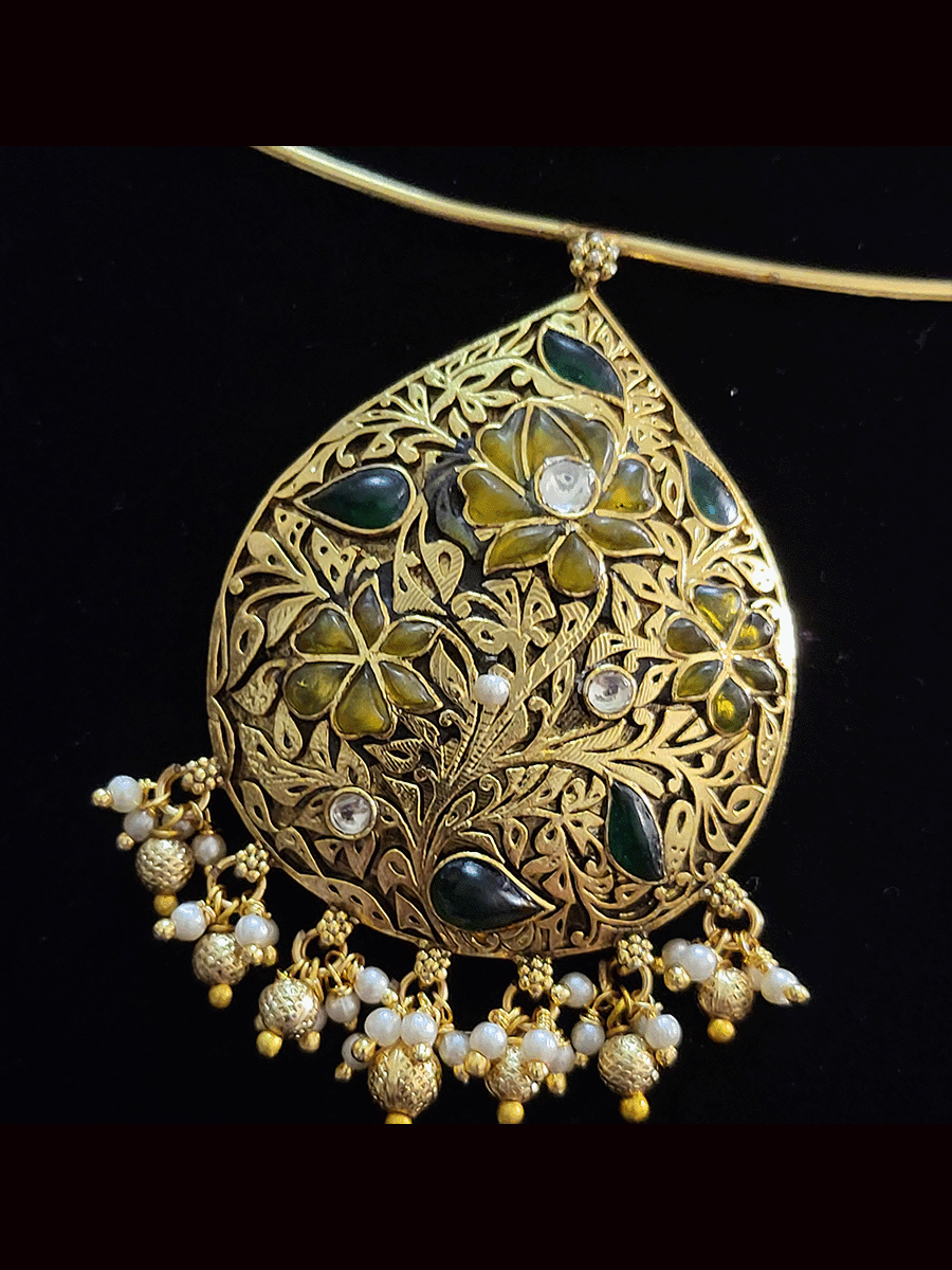 Leaf shaped coloured inlay intricate design gold hasli set