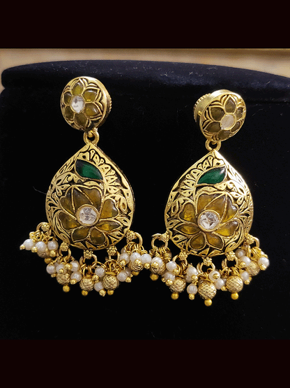 Leaf shaped coloured inlay intricate design gold hasli set