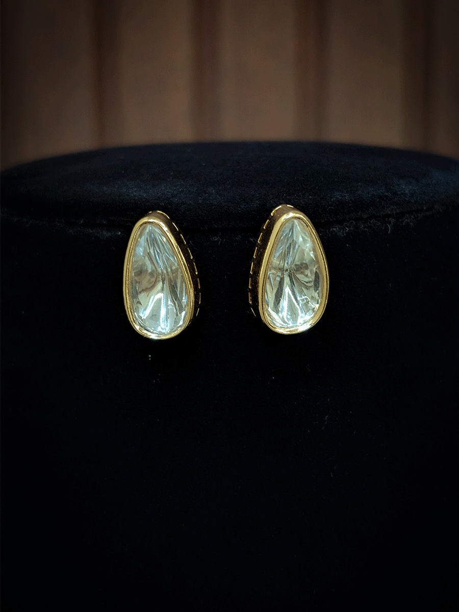 Intricate design AD embedded tear drop mossanite pendant set