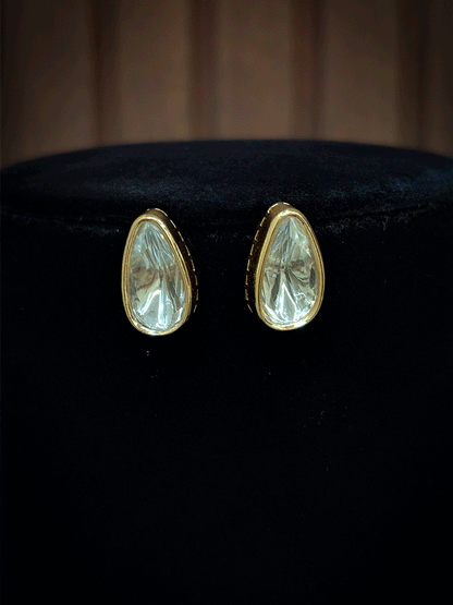 Intricate design AD embedded tear drop mossanite pendant set