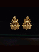Load image into Gallery viewer, Laxmiji motif pendant set with flower design on top