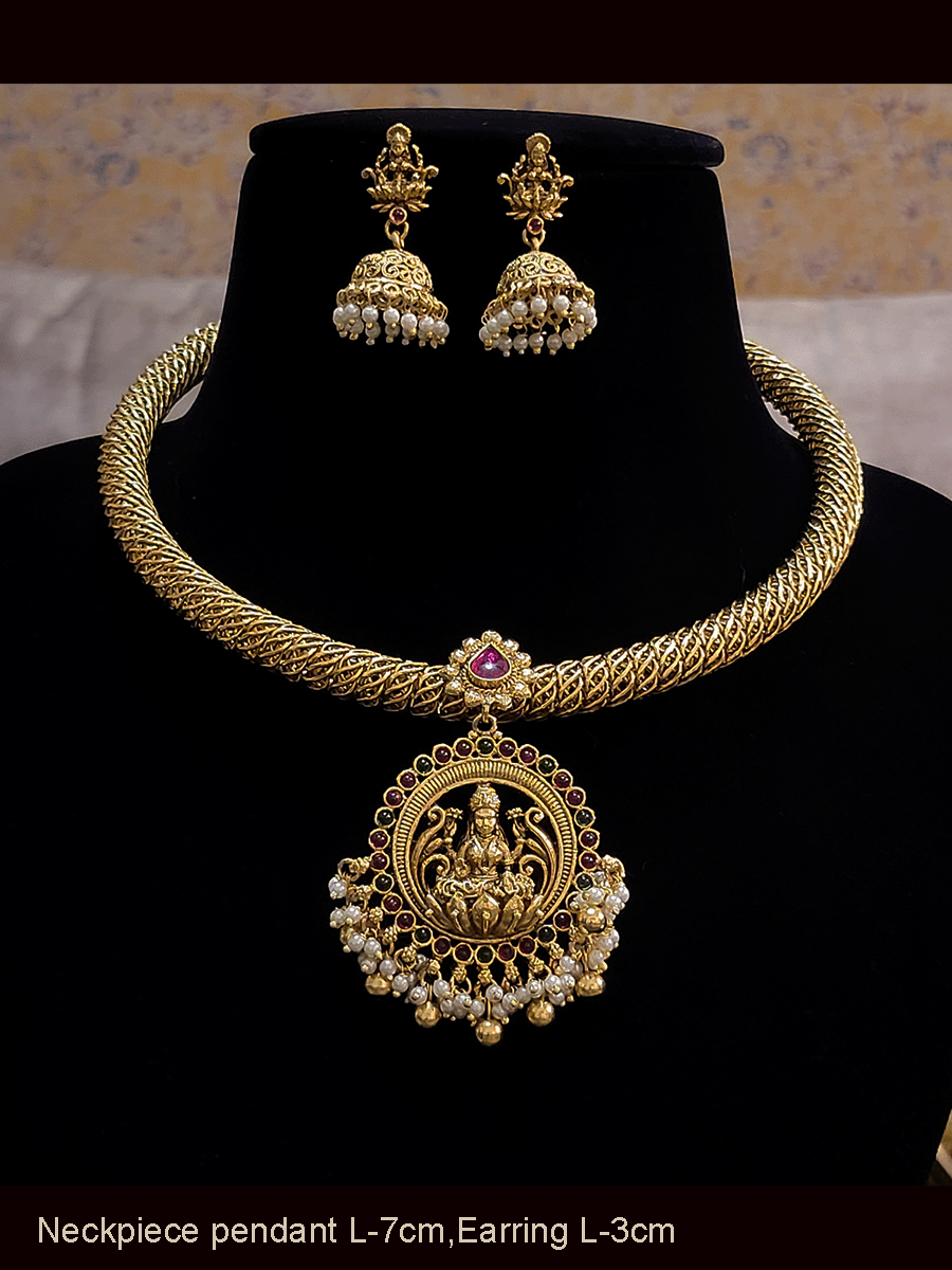 Laxmiji pendant in hasli with antique gold finish