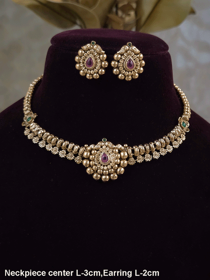 Leaf center with gold bead lace traditional design set with flower on sides