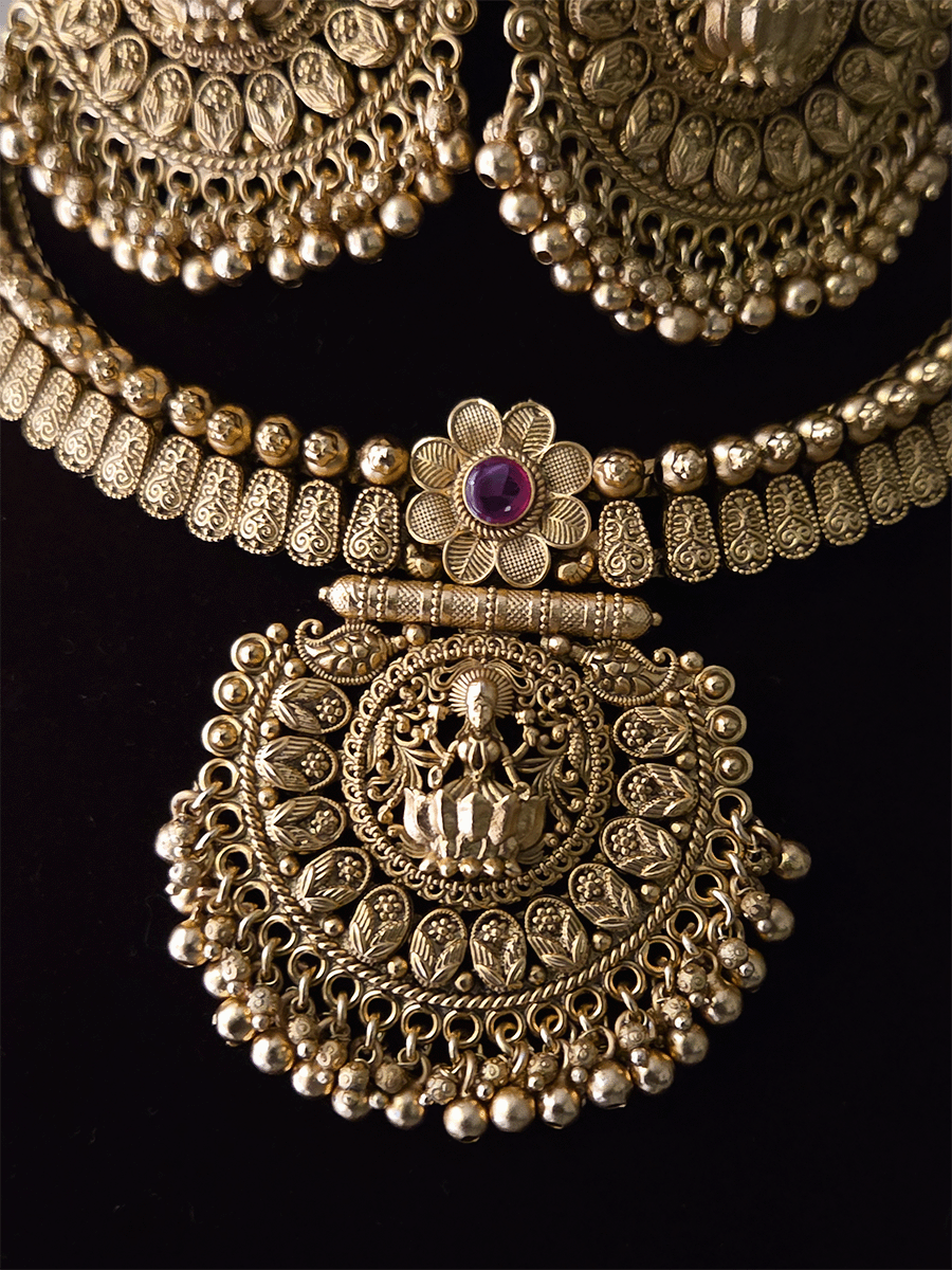 Flower top laxmiji motif flower design center neckpiece with 1.5cm broad gold bead design side chain