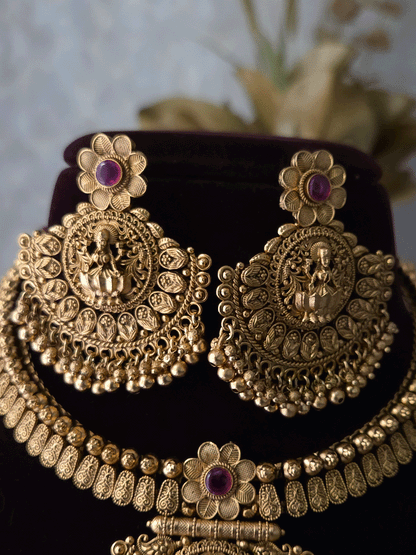 Flower top laxmiji motif flower design center neckpiece with 1.5cm broad gold bead design side chain