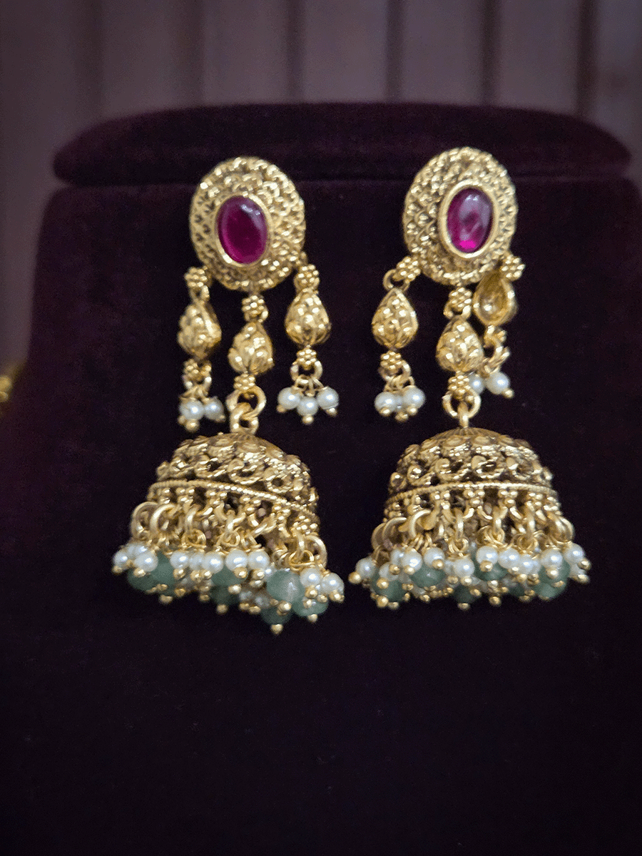 Oval ruby stone kundan flower center side cheed strings set