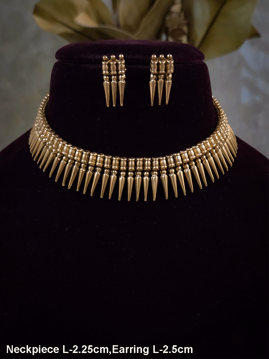 Traditional spike design set with maroon colour dori