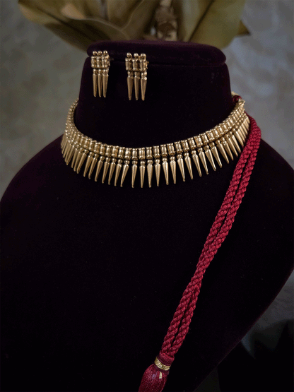 Traditional spike design set with maroon colour dori
