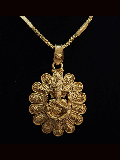 Flower design pendant set with ganpatiji motif