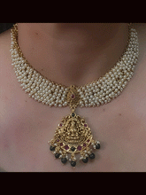 Load image into Gallery viewer, Laxmiji center pendant with green bead drops and side pearl hanging broad string