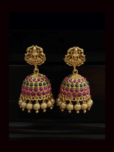 Load image into Gallery viewer, Laxmiji tukdies in alternate circular and peacock design tukdies set
