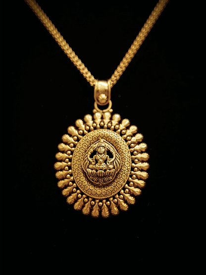 Oval laxmiji pendant set in chain with laxmiji studs