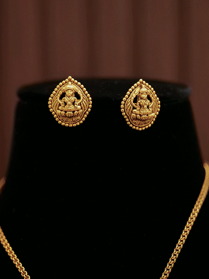 Oval laxmiji pendant set in chain with laxmiji studs