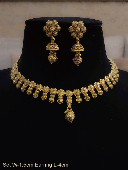 Laxmiji on kalash design sleek set with gold bead drop in center