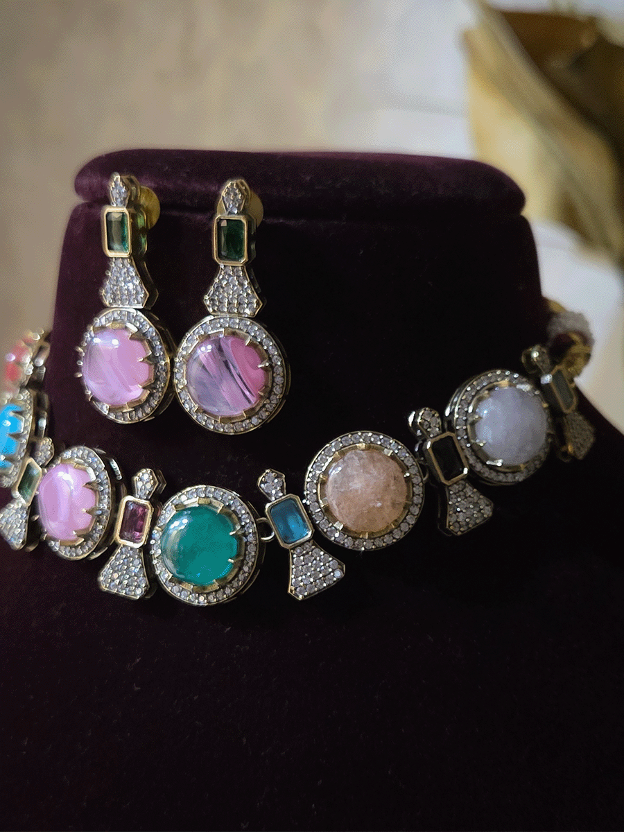 Mehandi finish circular multicoloured stones classy set