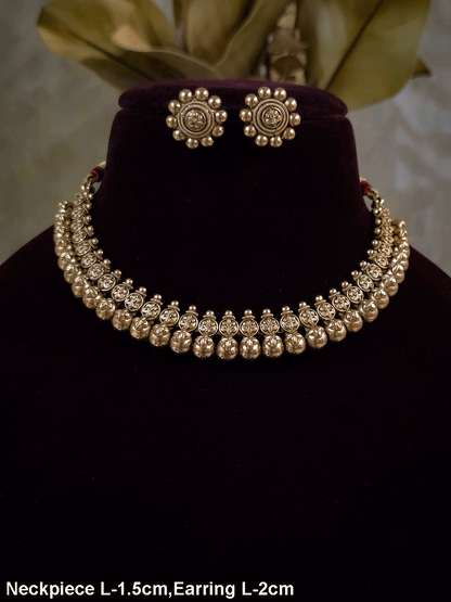 Flower engraved on gold bead design set with maroon dori