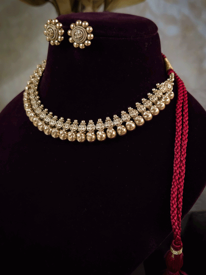 Flower engraved on gold bead design set with maroon dori