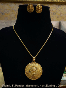 Laxmiji motif self design round pendant set