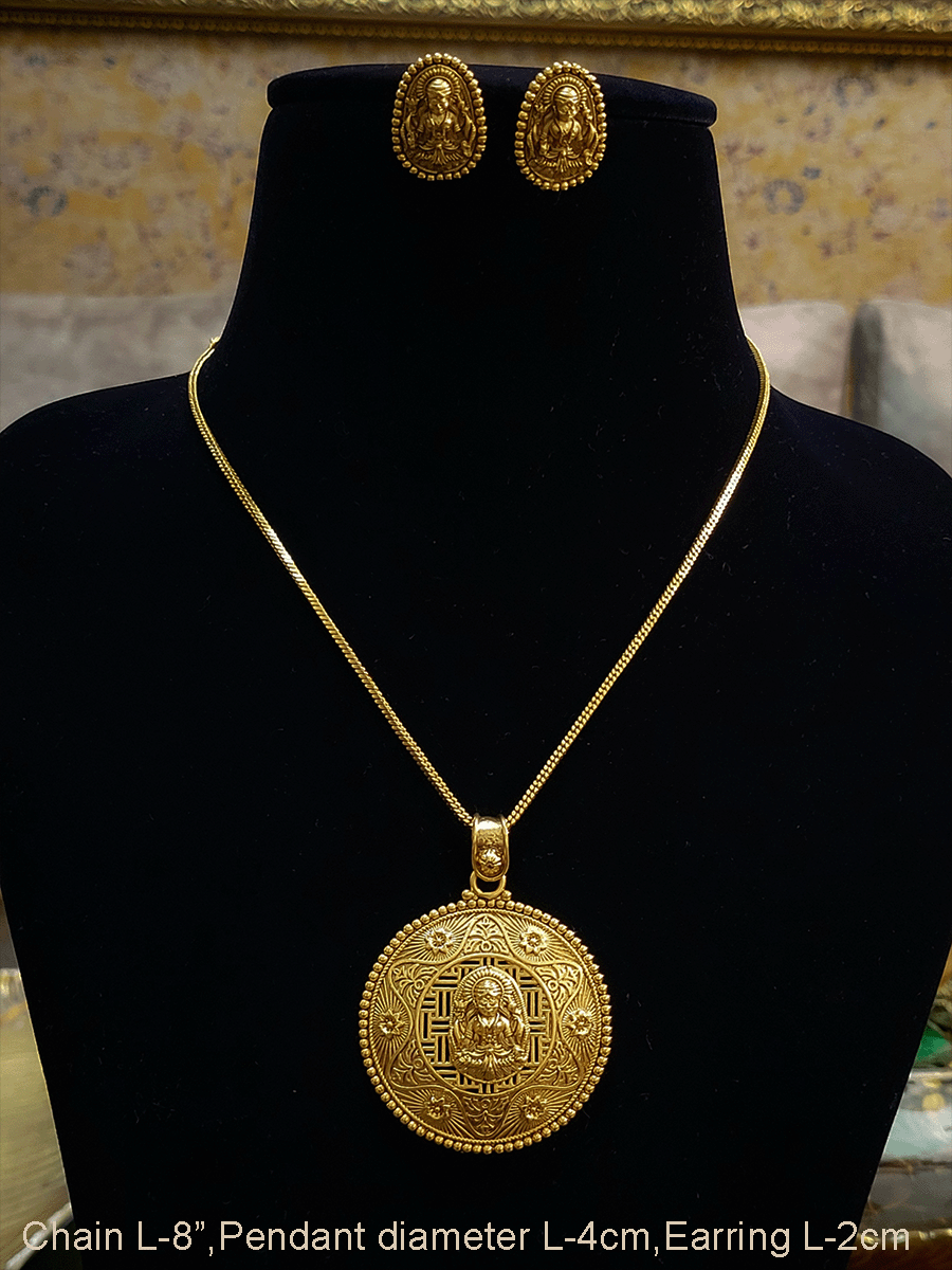 Laxmiji motif self design round pendant set