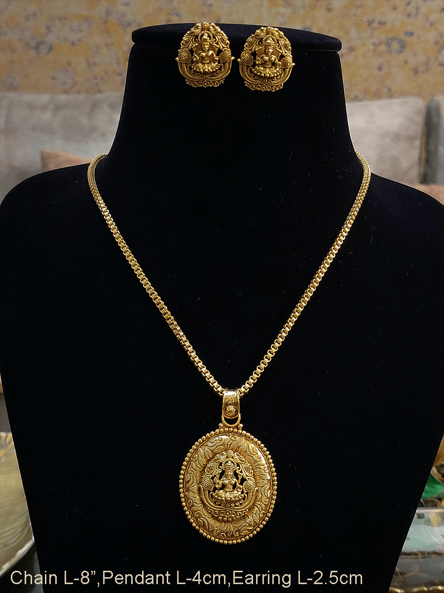 Oval self design laxmiji pendant set