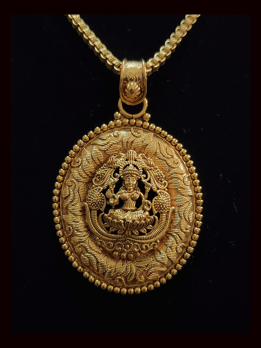 Oval self design laxmiji pendant set – Odara Jewellery