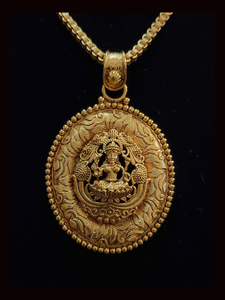 Oval self design laxmiji pendant set